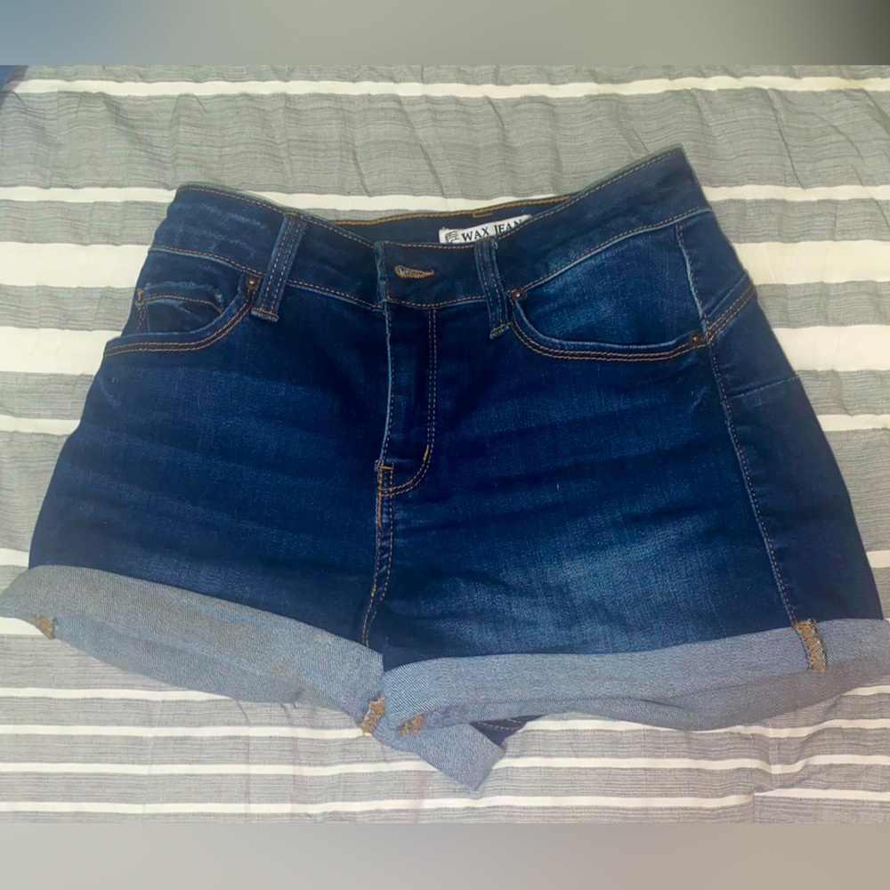 Cute dark washed jean shorts - small